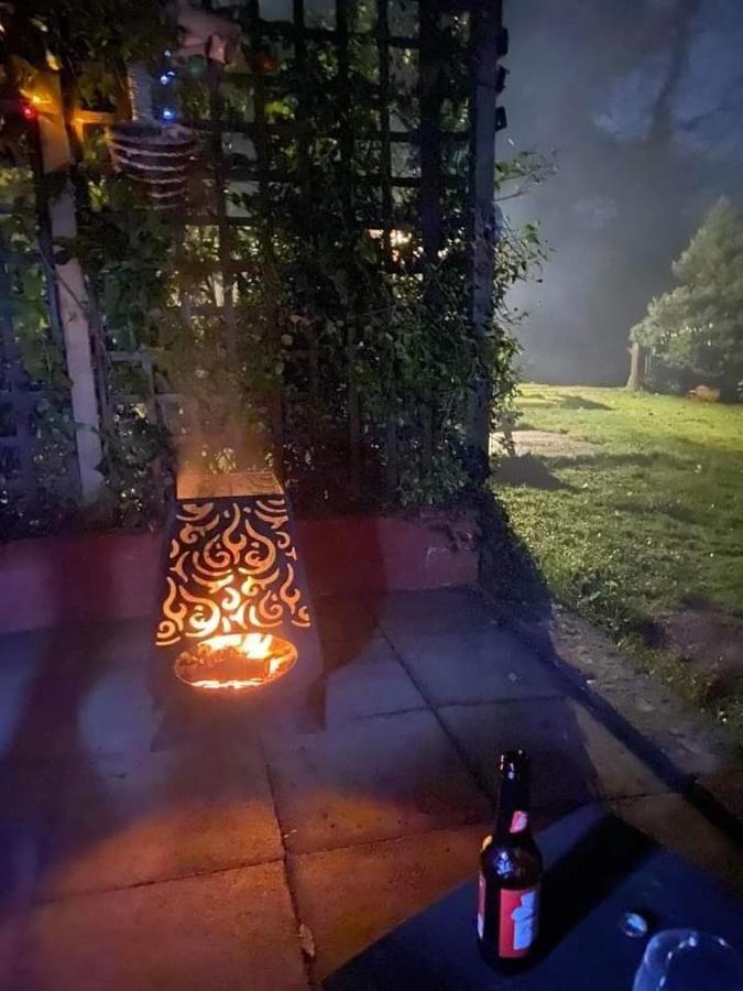 'Morris' The Shepherd'S Hut And Woodland Hot Tub Experience Кармартен Экстерьер фото
